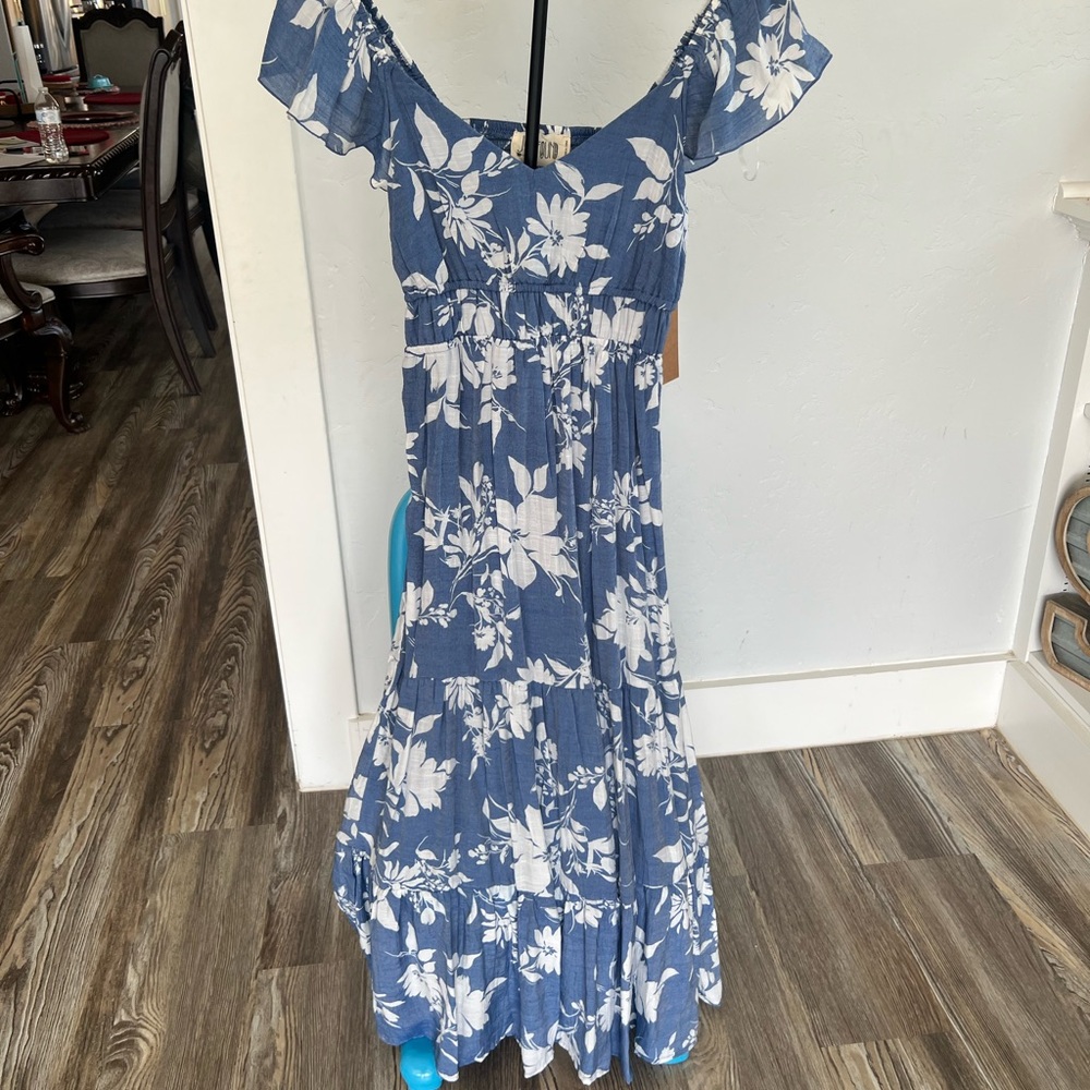 Elegant Blue Floral Maxi Dress